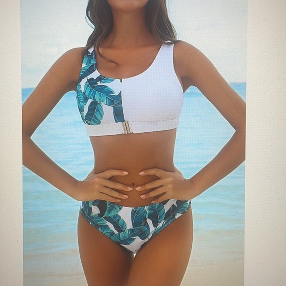 Bikini - Picture 2 of 10